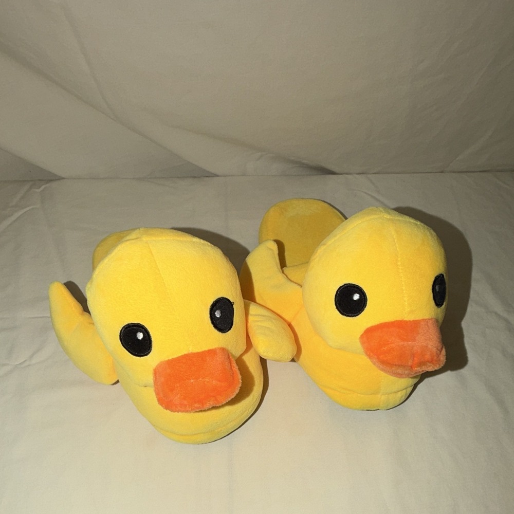 Cute Yellow Duck Plush Slippers – Adult Size – Soft & Cozy – Excellent Condition